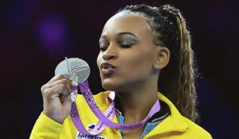 Olimpíadas 2024: Rebeca Andrade é prata! Famosos parabenizam atleta