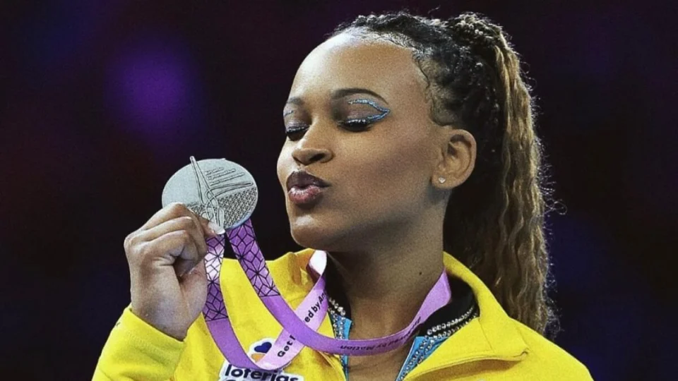 Olimpíadas 2024: Rebeca Andrade é prata! Famosos parabenizam atleta