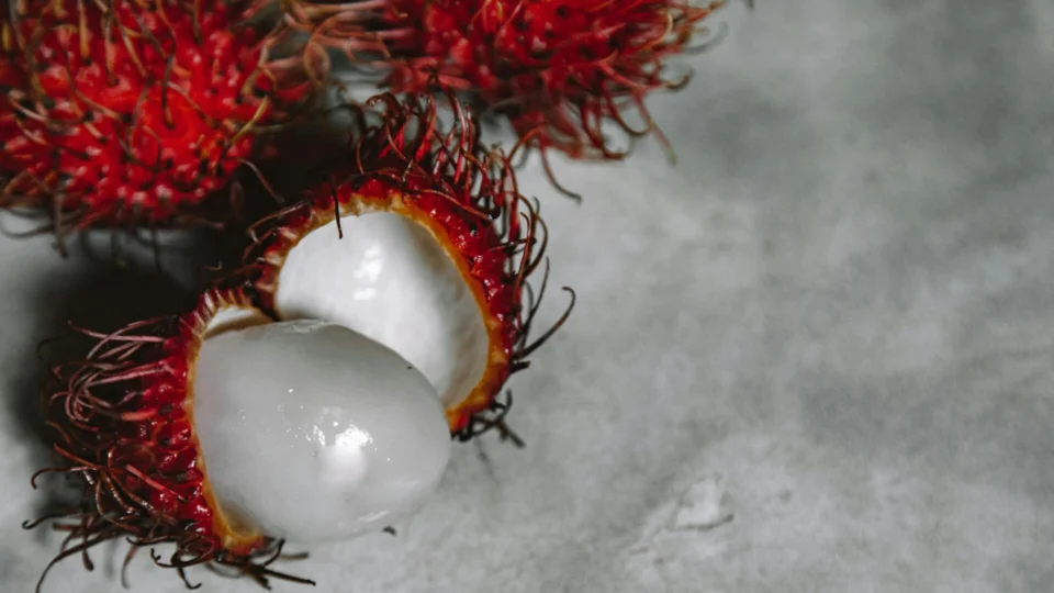 Rambutan: conheça a fruta que combate o envelhecimento