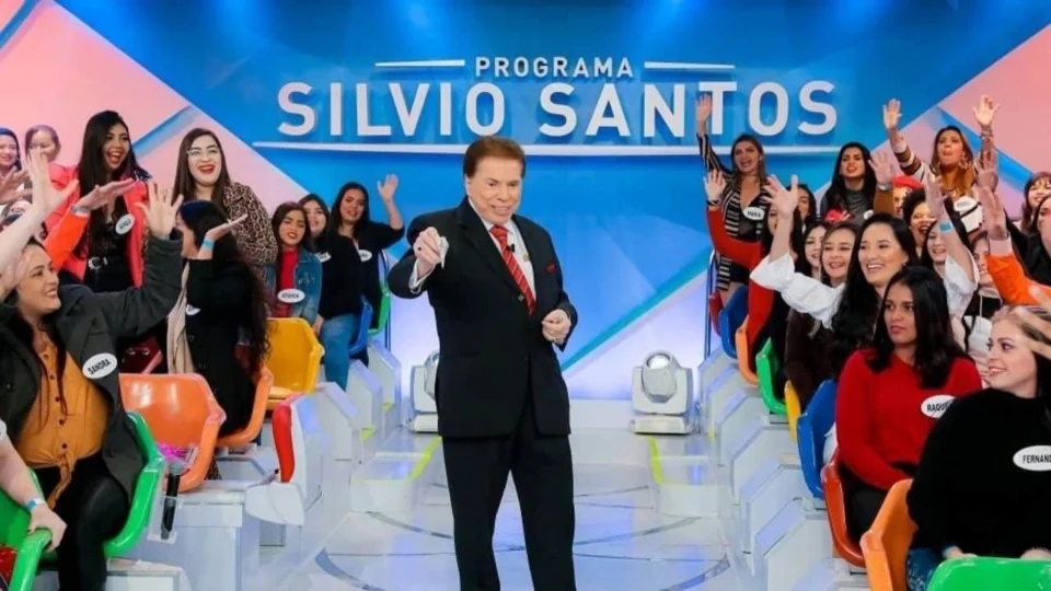 Fãs prestam homenagens a Silvio Santos nas redes sociais