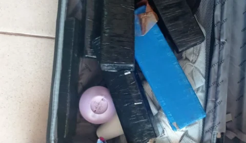 Mulher grávida é presa por transportar 17 kg de maconha