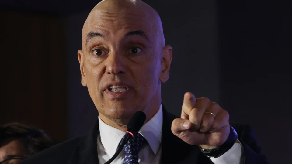 Bloqueio do X por Moraes não é inédito na justiça brasileira