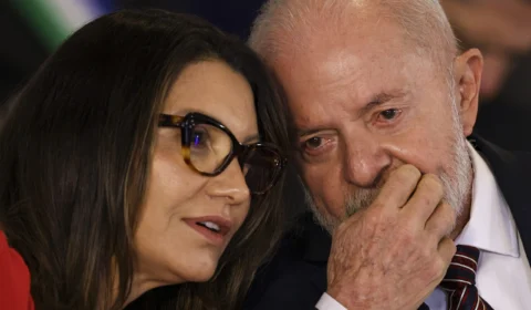 Avião de Lula tem 16 pessoas a bordo: saiba quem está na aeronave