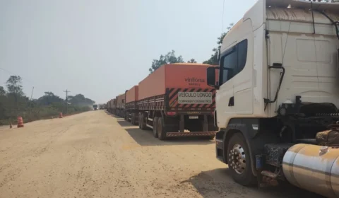 BR-319 tem fila quilométrica de caminhões parados no Amazonas