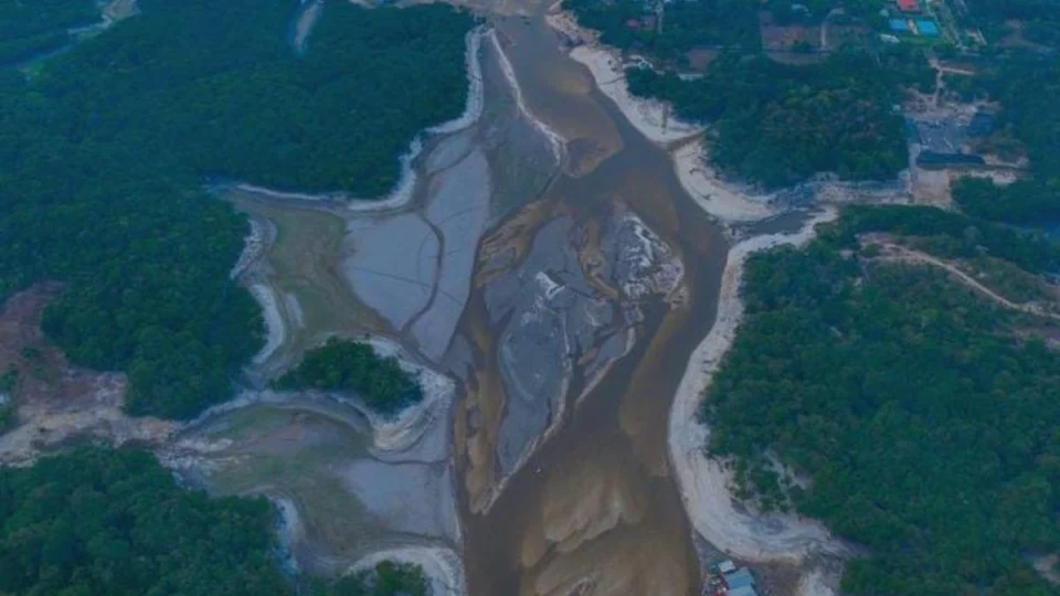 Seca no AM: Rio Negro desce mais de cinco metros em menos de um mês; veja
