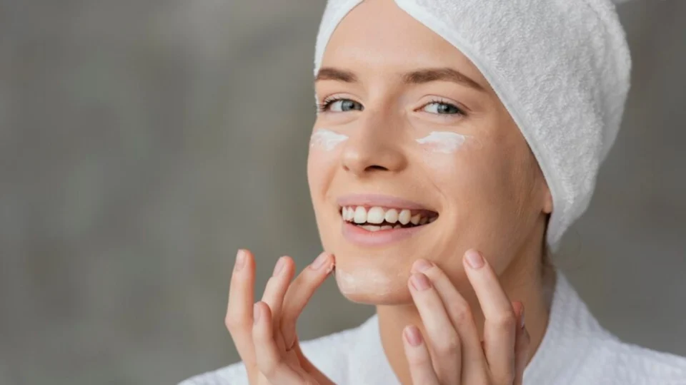 Como manter a pele hidratada no clima seco