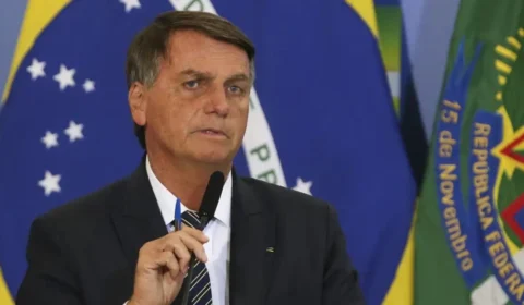 Bolsonaro passa pelo hospital na manhã deste sábado (7)