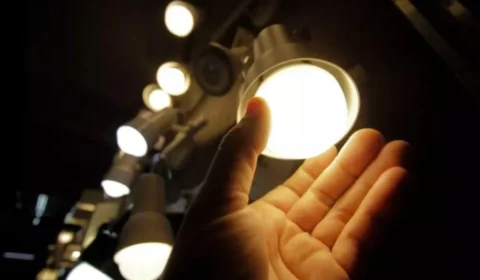 Conta de luz ficará mais cara no Brasil com bandeira vermelha patamar 2