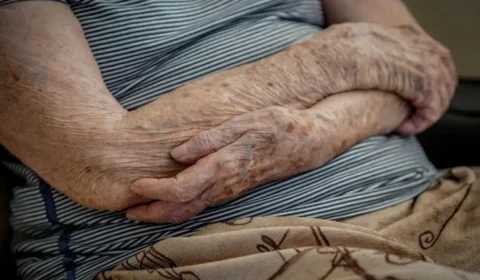 Brasil tem 160 mil idosos em asilos e 14 mil crianças em orfanatos