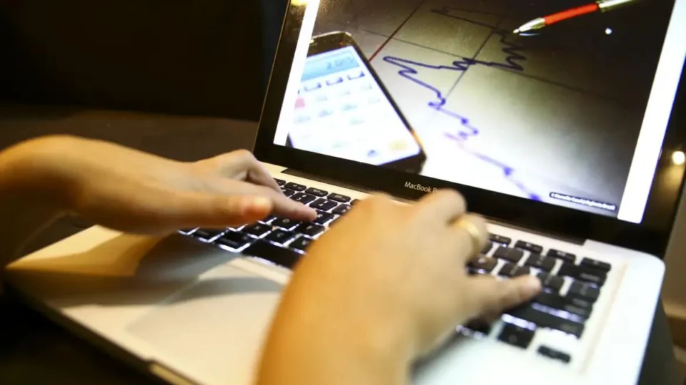 Governo inicia conversas com concorrente da Starlink de Musk