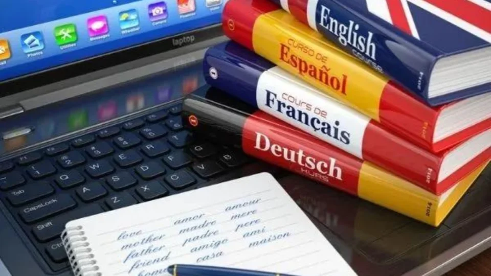 MEC tem cursos gratuitos de inglês e espanhol; saiba como se inscrever