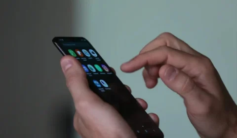 O celular escuta o que falamos? Saiba como proteger a privacidade