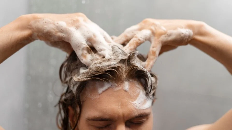 Quer atrair sorte? Evite lavar o cabelo nesta quarta-feira (29); entenda a superstição