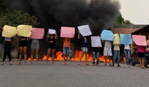 VÍDEO: População se manifesta pela morte de criança em briga de facções em Manaus