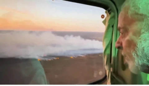 Lula sobrevoa incêndio no Parque Nacional de Brasília e marca reunião