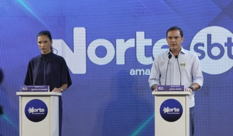 Debate em Parintins: Mateus apresenta propostas para a assistência social e Michele rebate; confira