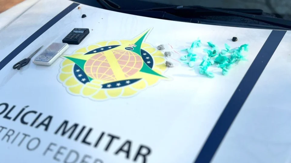 PM apreende drogas em túmulo violado em Sobradinho; veja vídeo