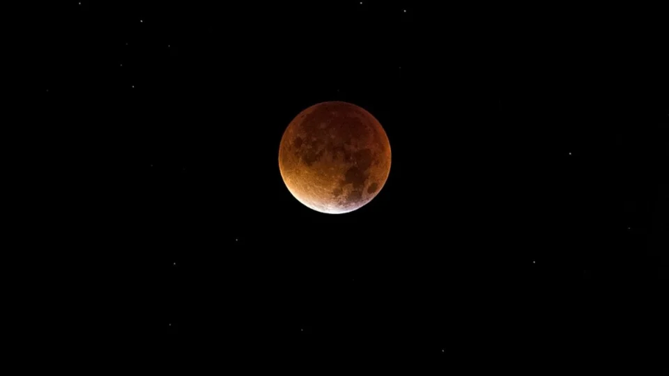 Calendário astronômico de 2025: confira quando haverá eclipses e superluas