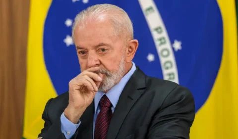 Lula faz novos exames, mas segue proibido de viajar