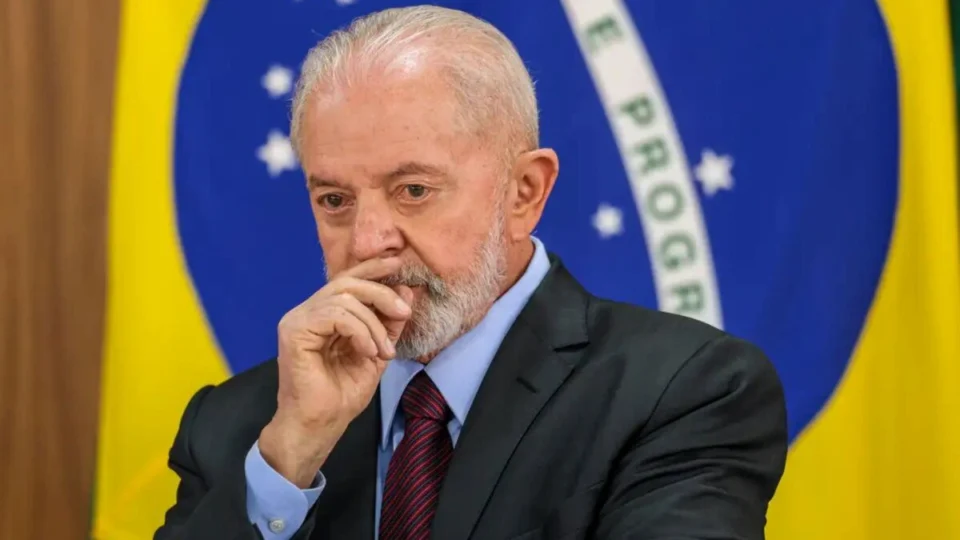 Lula faz novos exames, mas segue proibido de viajar