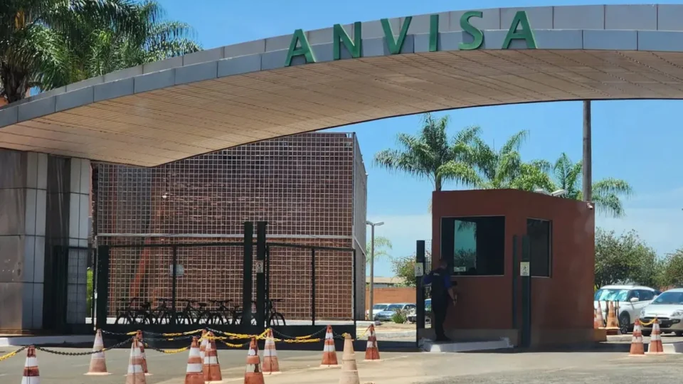 Anvisa atualiza normas de vigilância de doenças em portos e aeroportos
