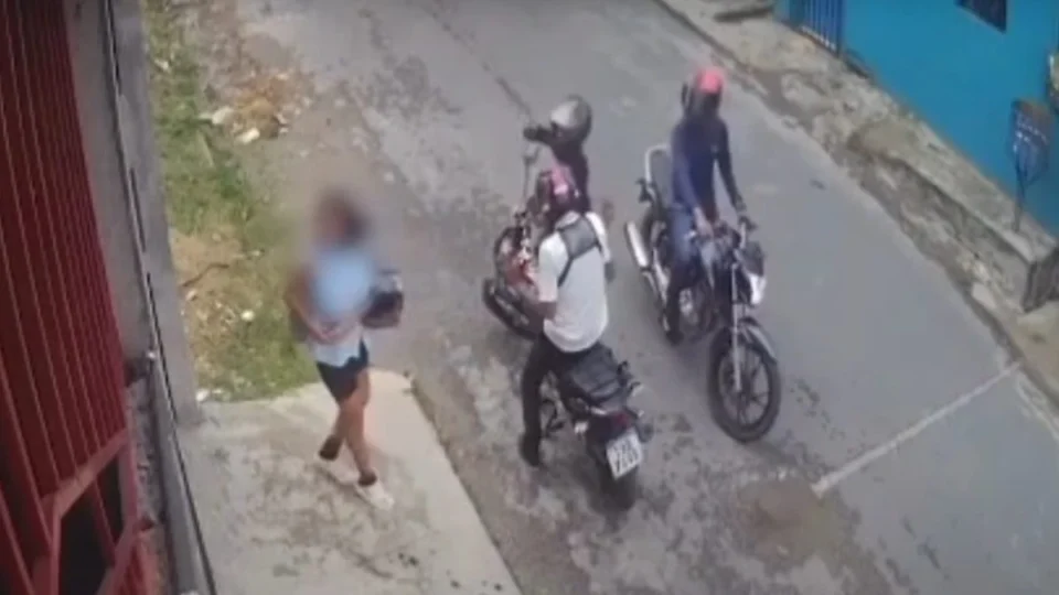 Jovem é vítima de assalto em frente à sua casa no dia do aniversário; confira