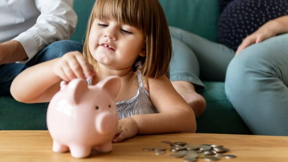 Dia das crianças: como ensinar educação financeira para elas