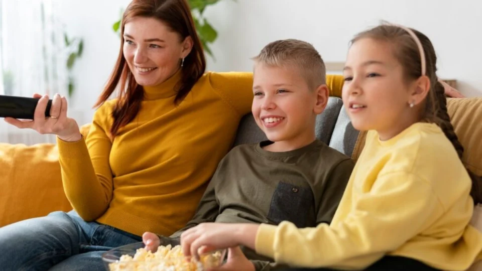 Dia das crianças: o que assistir com elas na TV