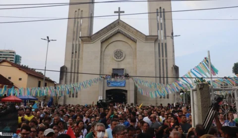 Devotos celebram Dia de Nossa Senhora Aparecida em Manaus