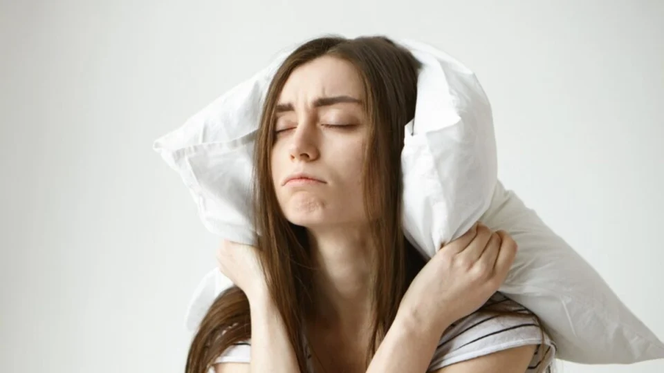 Você ronca à noite? Entenda por que isso pode ser sinal de um problema grave de saúde