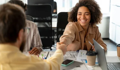 Feira virtual oferece 2 mil vagas de emprego em Manaus; confira