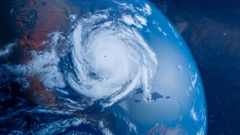 Furacão Milton em tempo real: acompanhe a chegada na Flórida