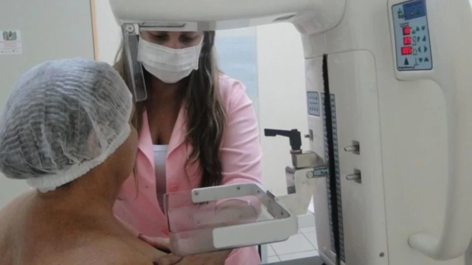 Mulheres de baixa renda terão exames gratuitos de câncer de mama; confira