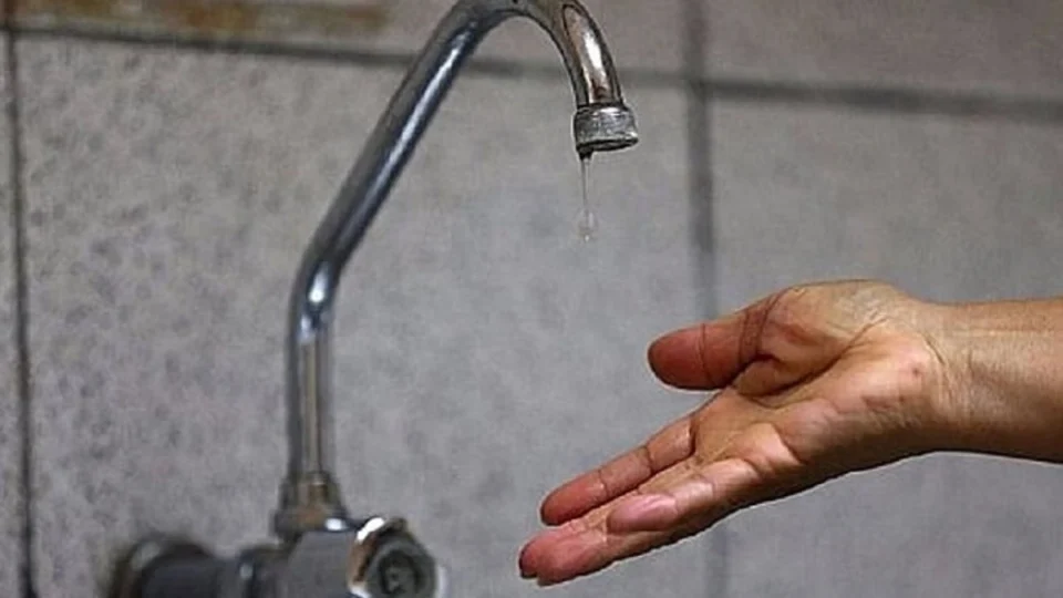 Bairros continuam sem água nesta terça-feira (29) em Manaus