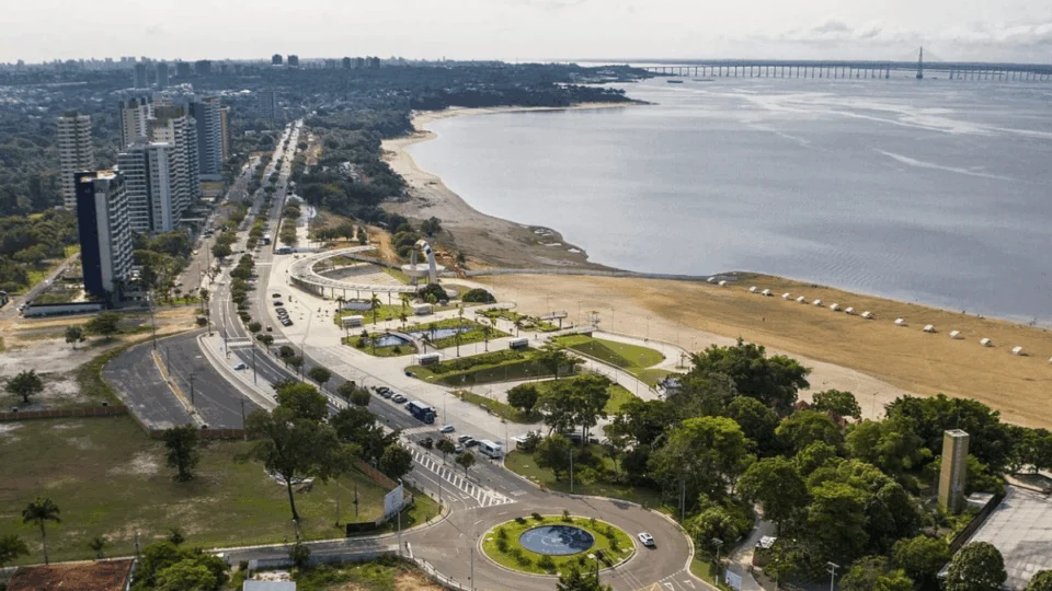 O que fazer na praia da Ponta Negra em Manaus? Confira atrações para toda família