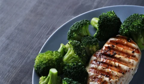 Receitas com frango leves e econômicas para fazer na semana