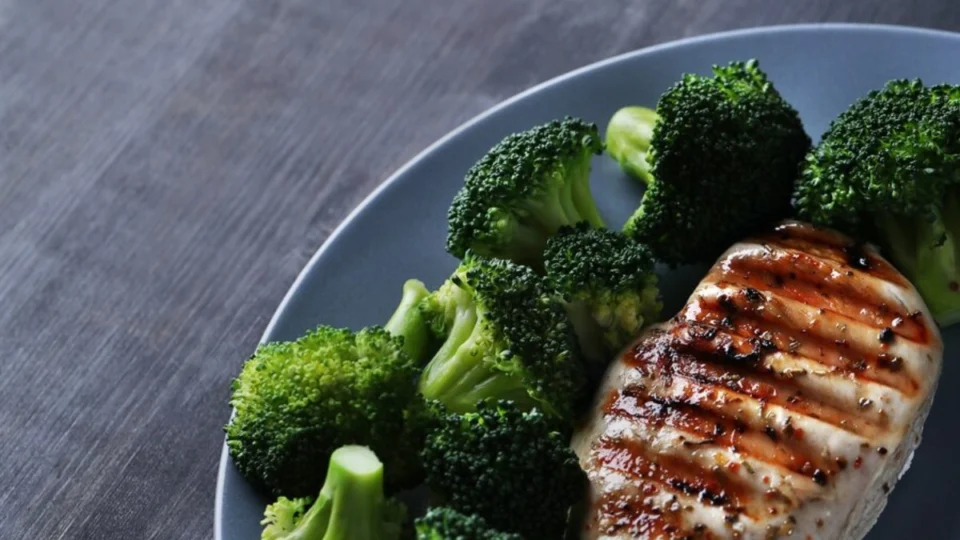 Receitas com frango leves e econômicas para fazer na semana