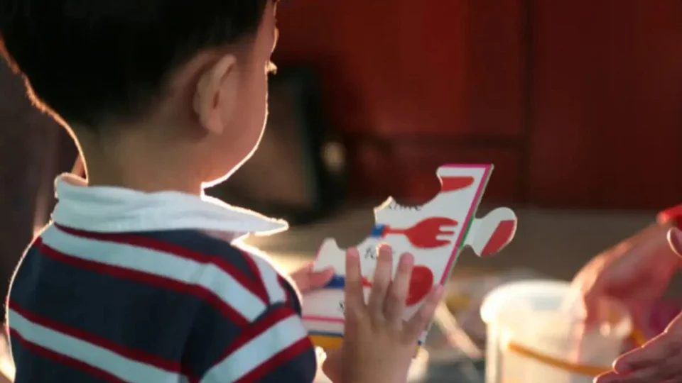 Autista sofre ameaças, castigos e humilhações em escola pública do DF