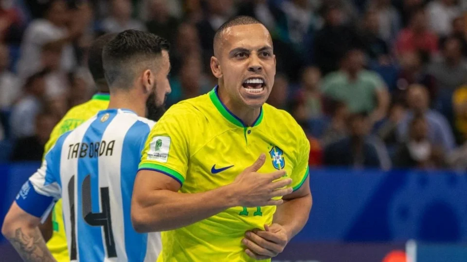 Brasil vence Argentina e conquista Copa do Mundo de futsal