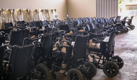 Pacientes do DF recebem 225 cadeiras de rodas motorizadas