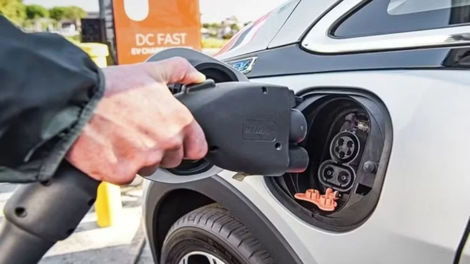 RR: Deputada propõe incentivo a instalação de eletropostos para carros elétricos