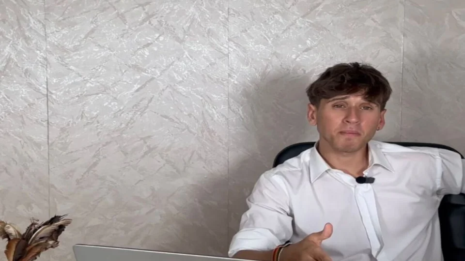 VÍDEO: Inglês viraliza no TikTok ao falar português com sotaque baiano