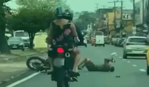 Idoso tenta usar faixa de pedestre em Manaus e é atropelado; assista vídeo