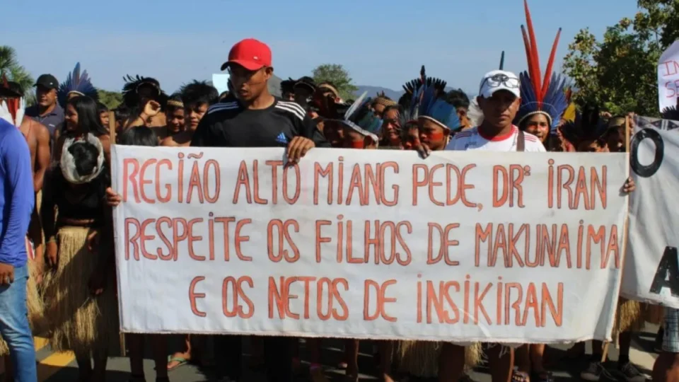 Indígenas bloqueiam BR-174 em Roraima em protesto contra o marco temporal