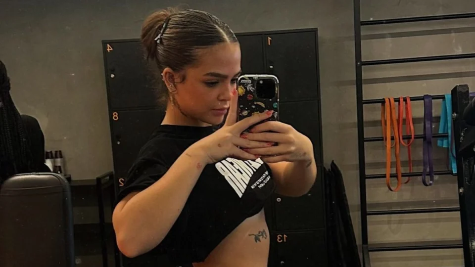 Mel Maia exibe corpo sarado e comemora evolução em novas fotos; veja