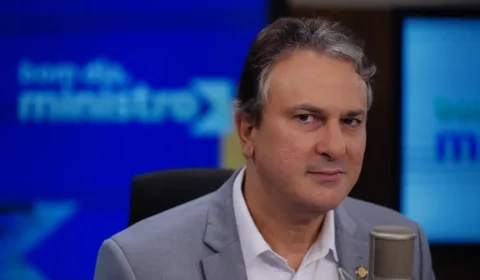 Ministro da Educação anuncia Programa Pé de Meia para licenciaturas e ‘Enem dos professores’