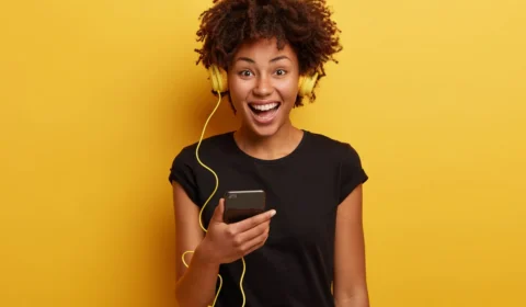 Estudo descobre que escutar música ajuda na recuperação do paciente após cirurgia