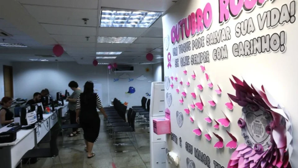 Outubro Rosa: Servidoras com câncer do DF terão acolhimento