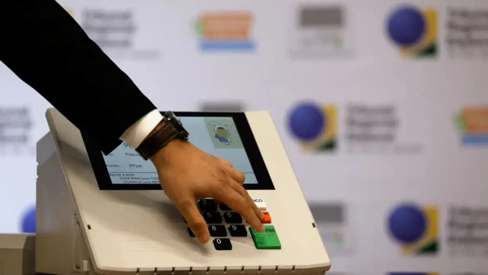 Polícia Federal conduz 27 pessoas por crimes eleitorais no segundo turno