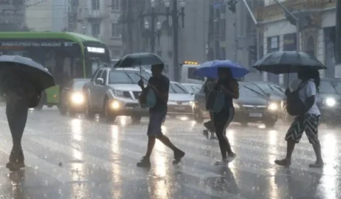 Manaus tem alerta para chuvas intensas; Defesa Civil orienta a população